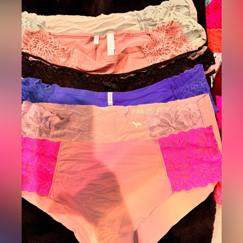 VS No show Cheeksters with lace sides